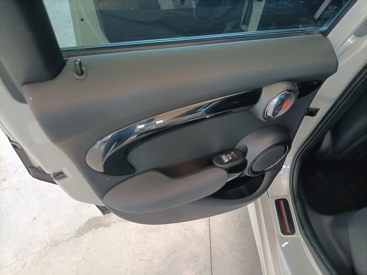 Mini Mini 2.0 Cooper SD Hype Auto 5 porte 01/2017