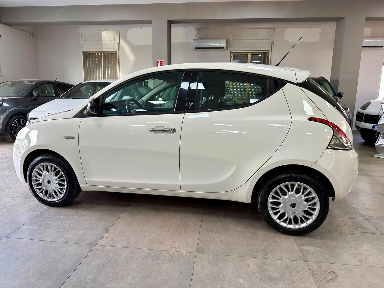 Lancia Ypsilon 1.2 69cv GPL Silver 2016