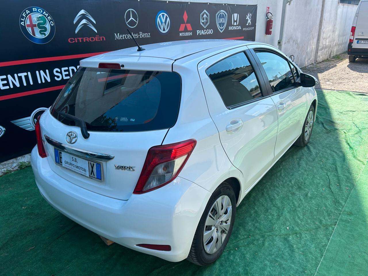 Toyota Yaris 1.0 2015 5 porte FULL OPTIONAL LEGGI