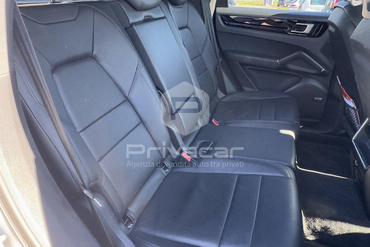 PORSCHE Cayenne 3.0 V6