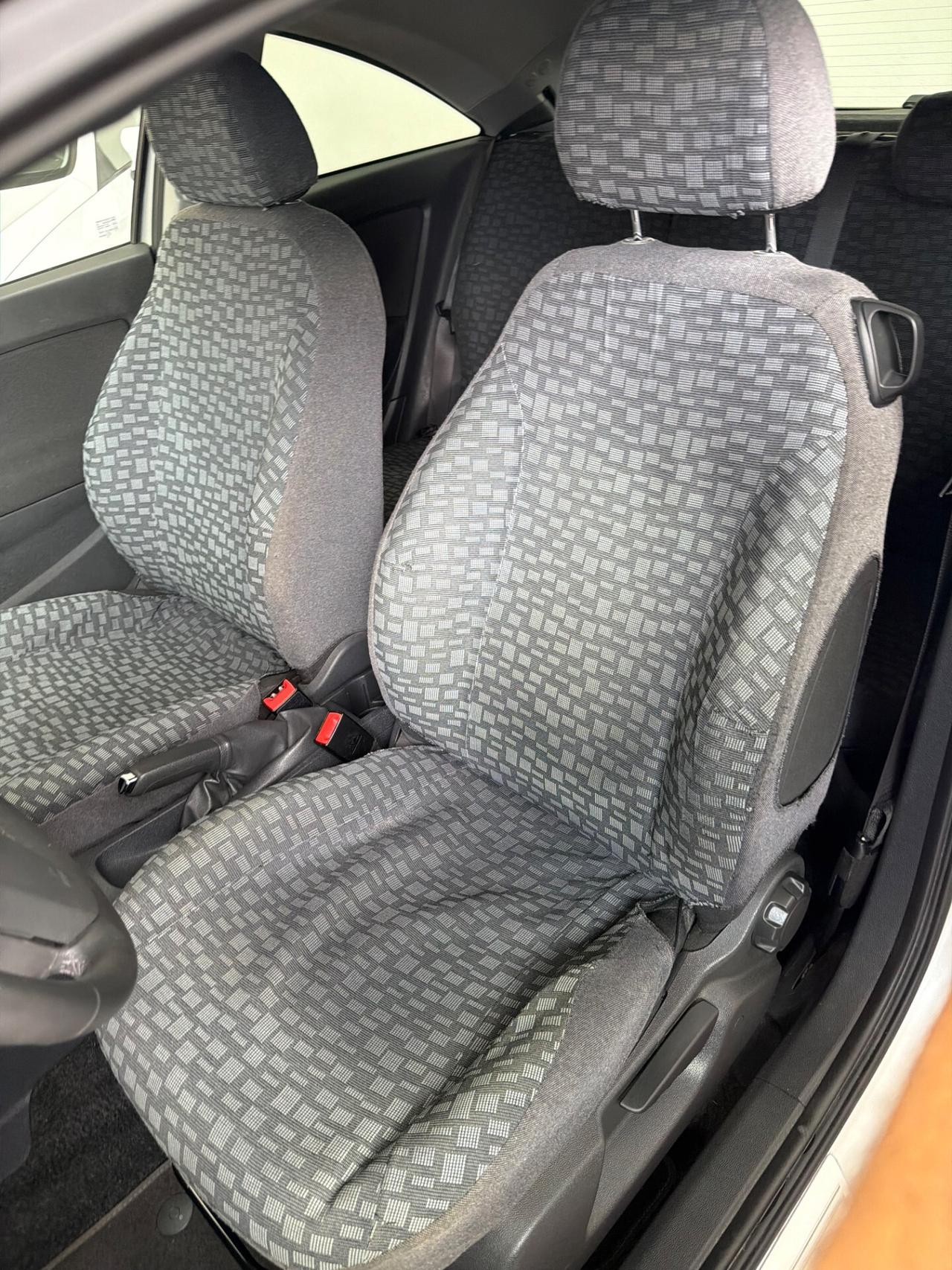 Opel Corsa 1.2 Benzina km 110.000 Neopatentato