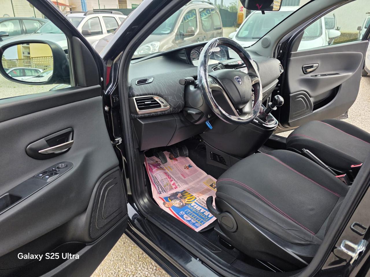 Lancia Ypsilon 0.9 TwinAir 85 CV 5 porte Metano Ecochic Elefantino