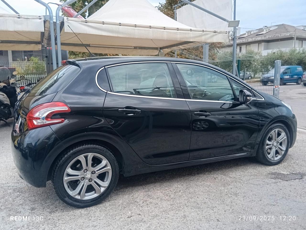 Peugeot 208 1.6 e-HDi 92 CV Stop&Start 5 porte Allure