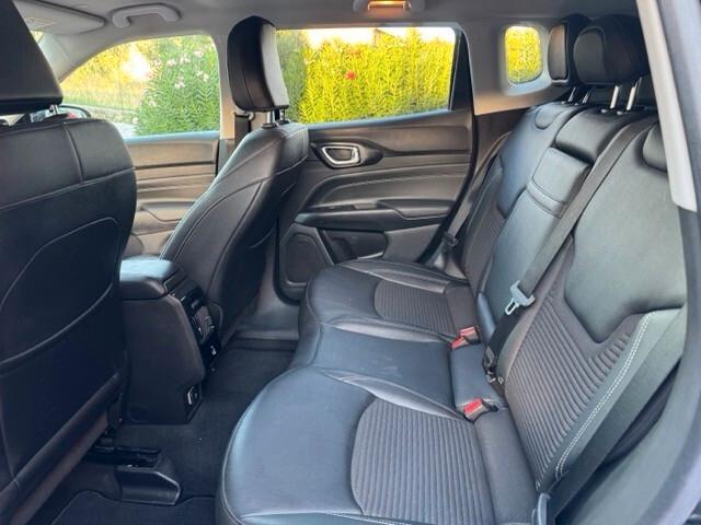 Jeep Compass TOTAL BLACK 4xe Business Plus da 190 euro al mese