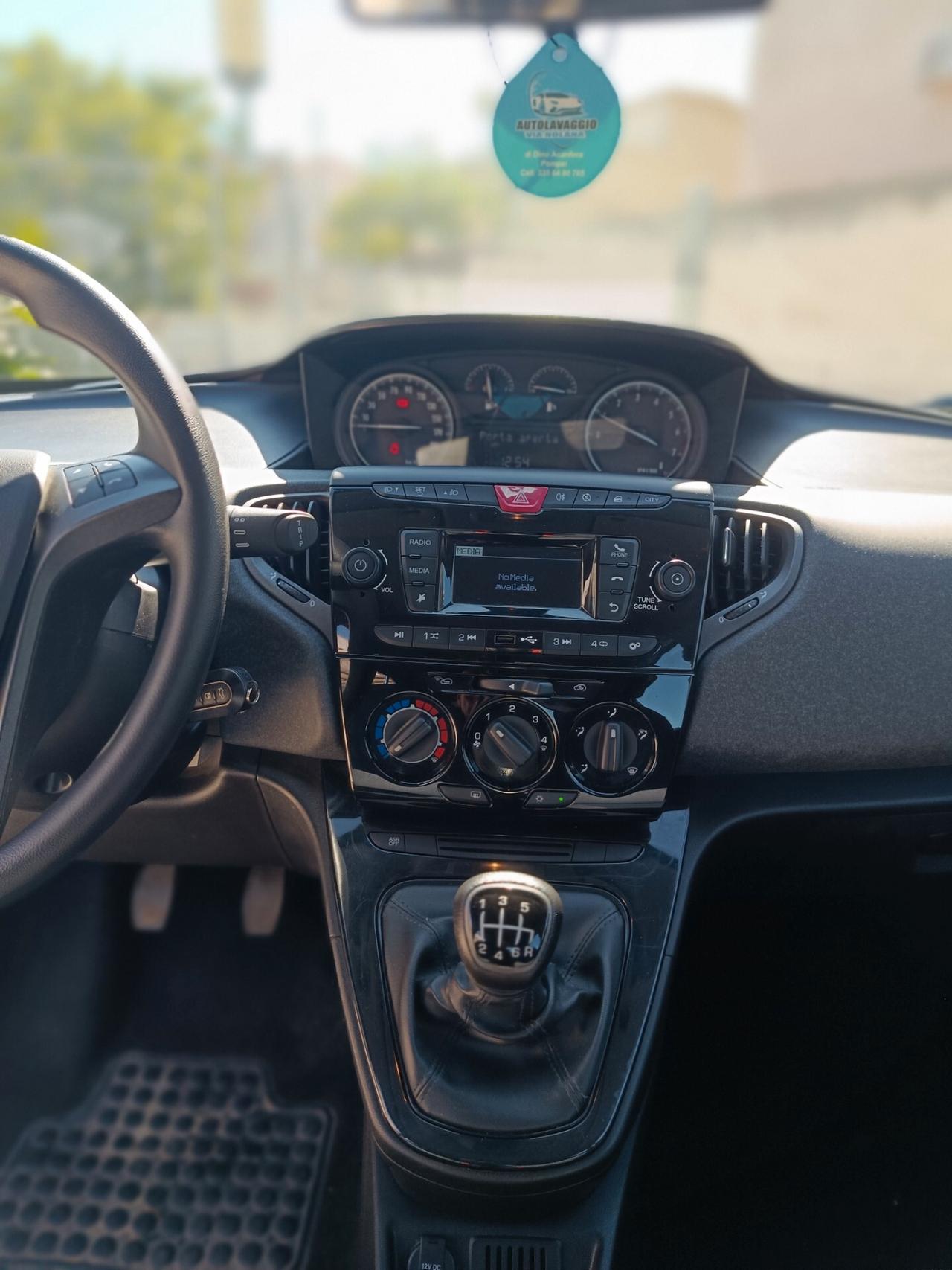 Lancia Ypsilon 1.0 FireFly 5 porte S&S Hybrid Gold