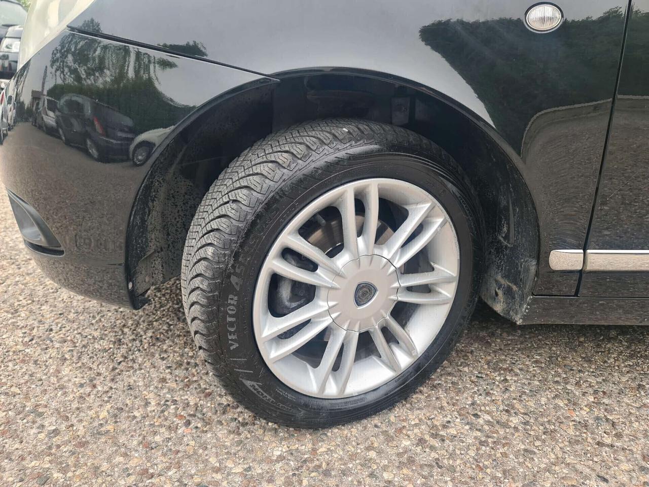 Lancia Ypsilon 1.3 MJT 75 CV Platinum Neopatentati