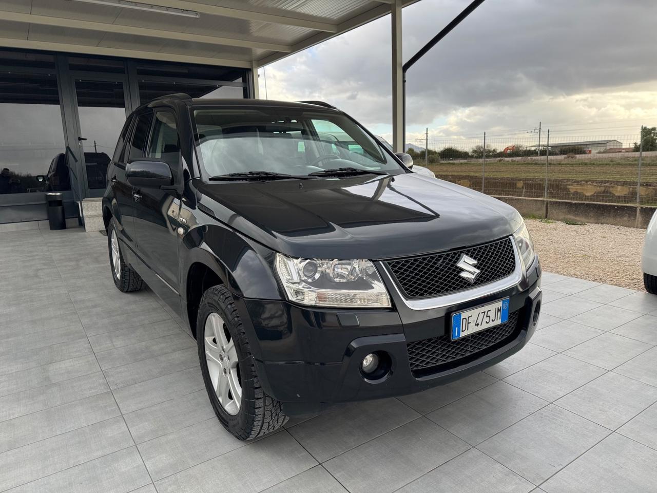 Suzuki Grand Vitara 1.9 DDiS GANCIO TRAINO TETTO APRILE