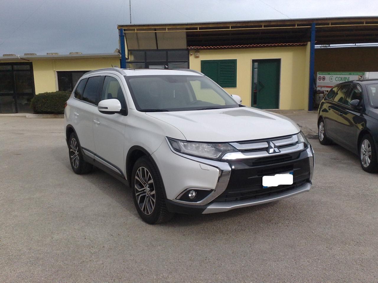 Mitsubishi Outlander 2.3dci 150cv 4x4 - 2017