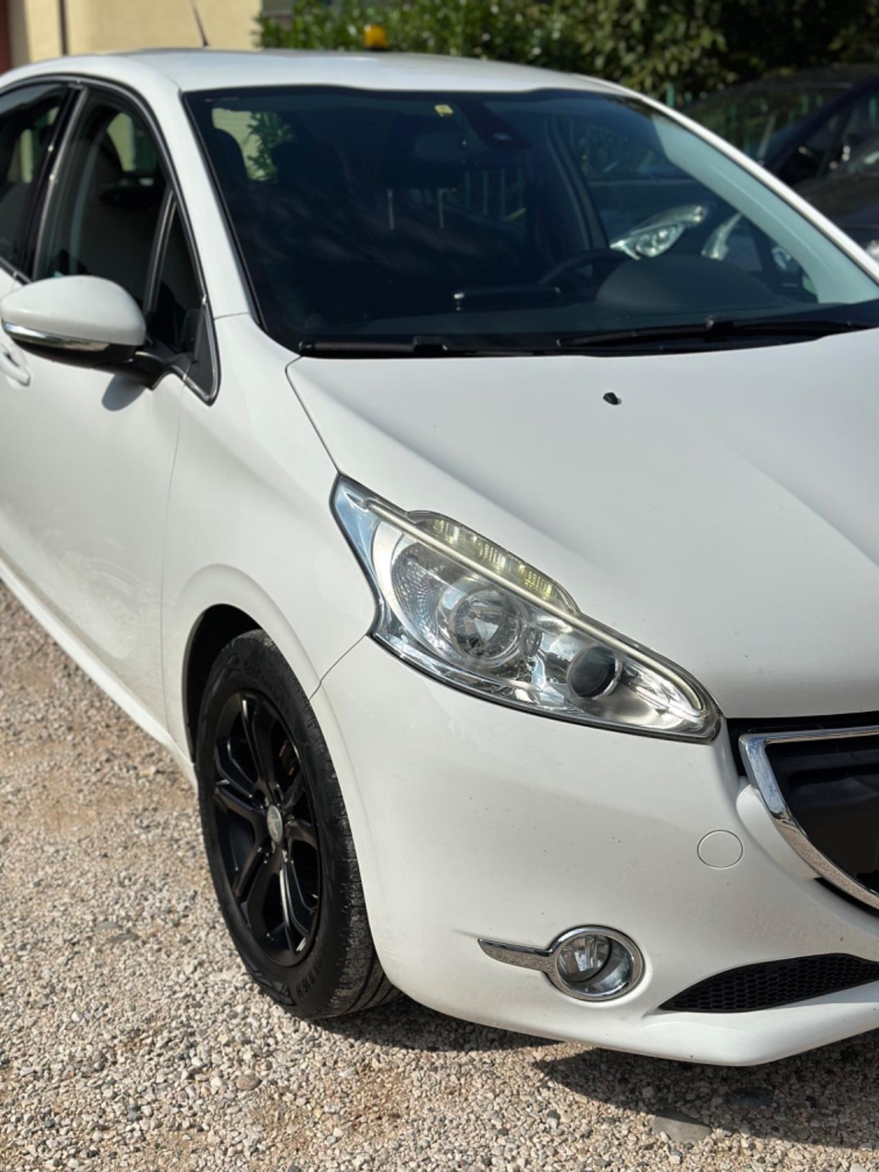 Peugeot 208 1.4 HDi 68 CV 5P ALLURE NEOPAT KMCERT