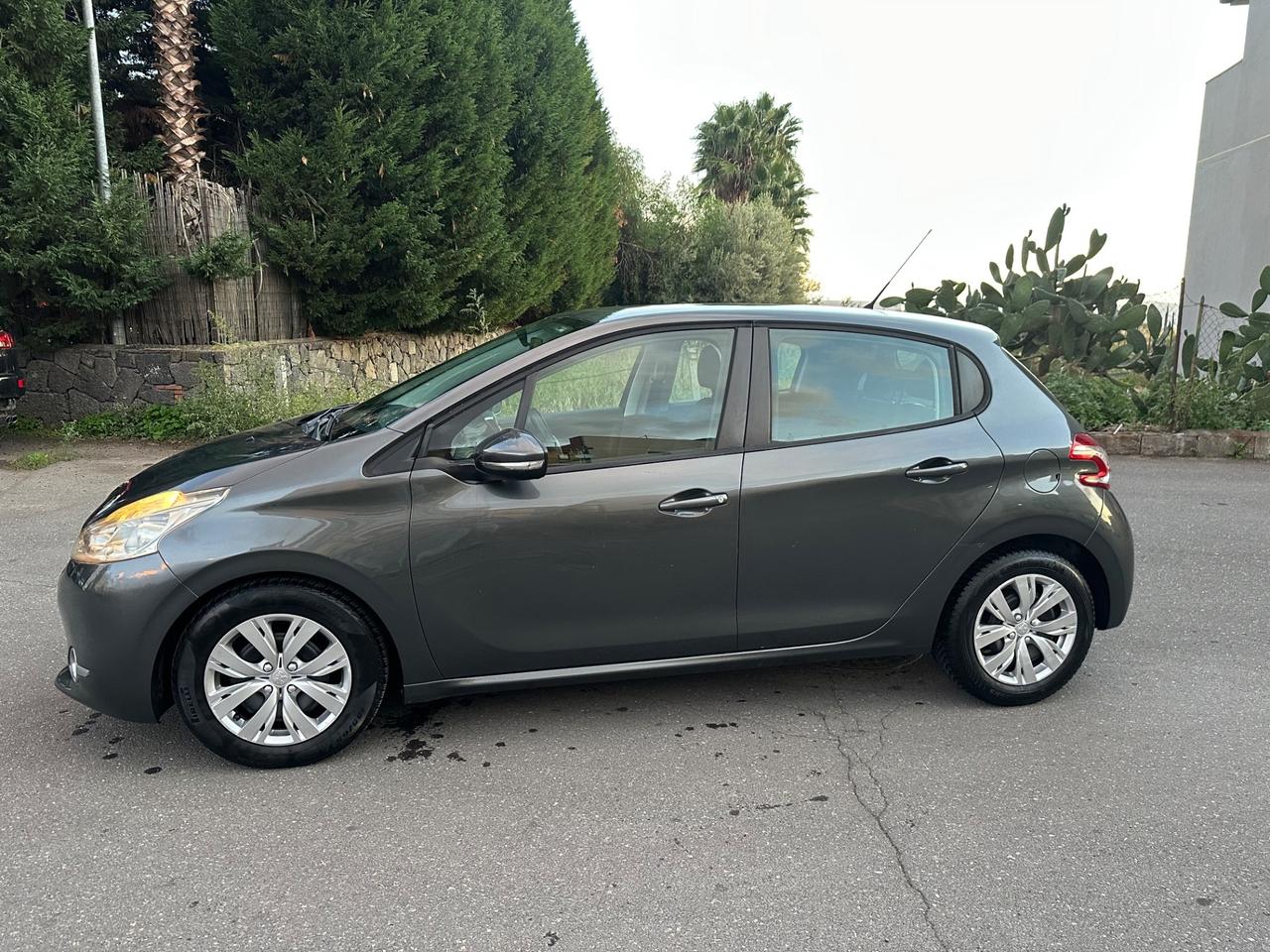 Peugeot 208 1.4 HDi 68 CV 5 porte Allure