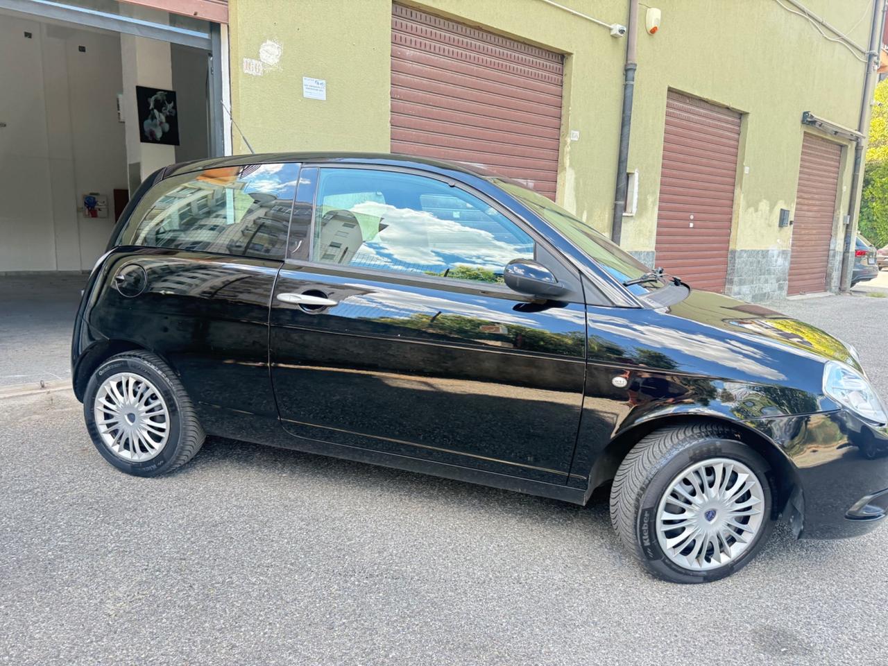 Lancia Ypsilon 1.3 MJT 75 CV Oro