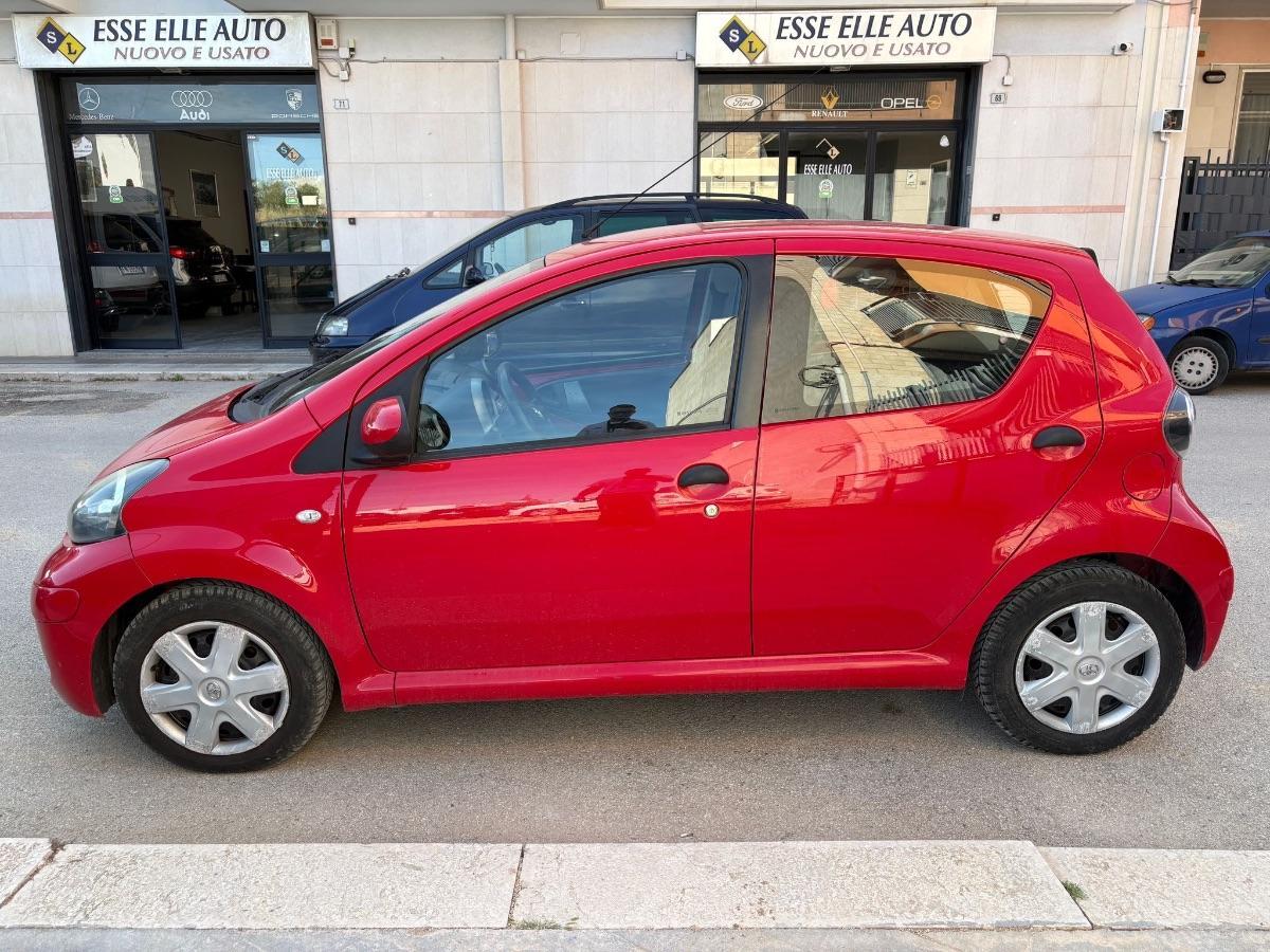TOYOTA - Aygo - 12V VVT-i 5 porte Sol Conn. Red Ed.