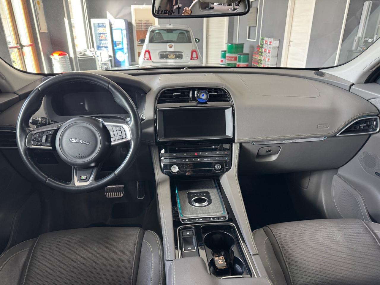 Jaguar F-Pace 2.0 D 180 CV AWD R-Sport