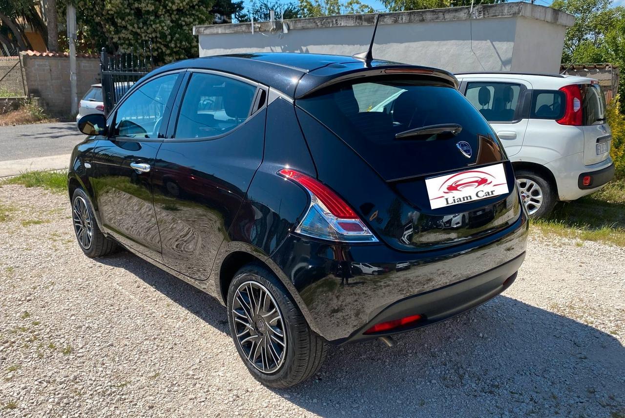Lancia Ypsilon 1.0 Hybrid Ok Neop.