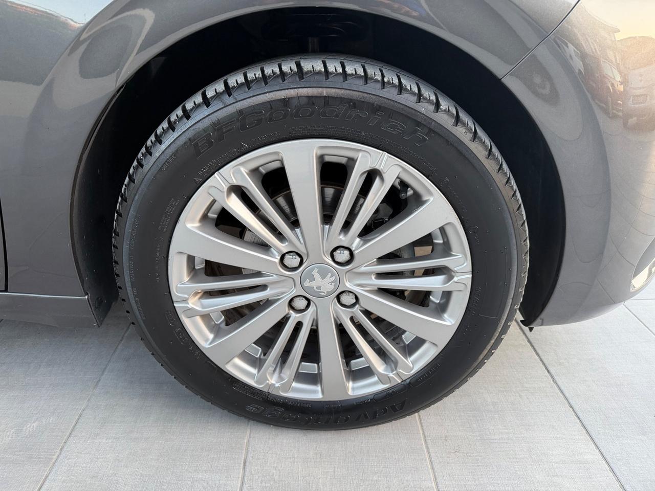 Peugeot 208 BlueHDi 75 5 porte Allure