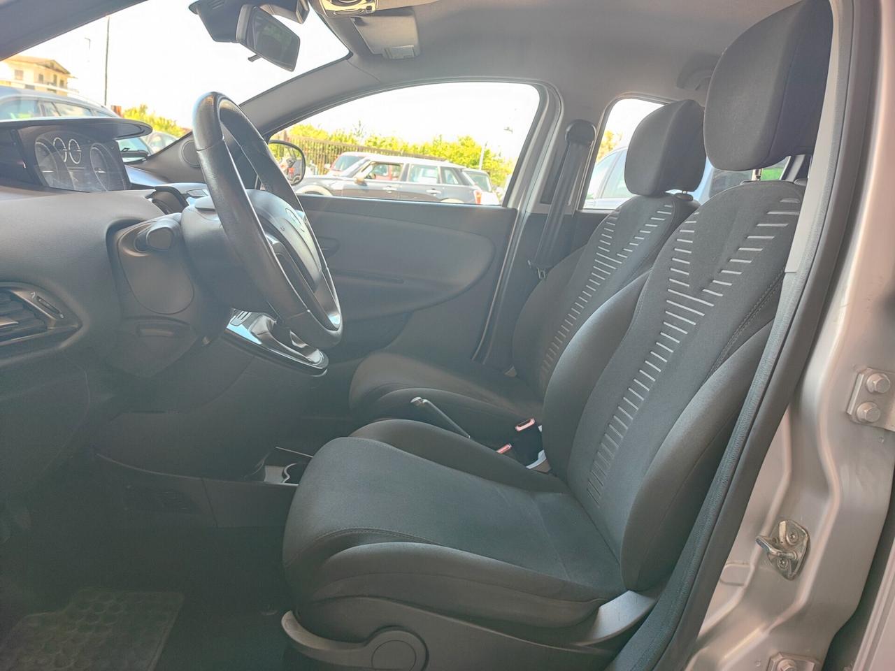 Lancia Ypsilon 1.2 69 CV Unyca