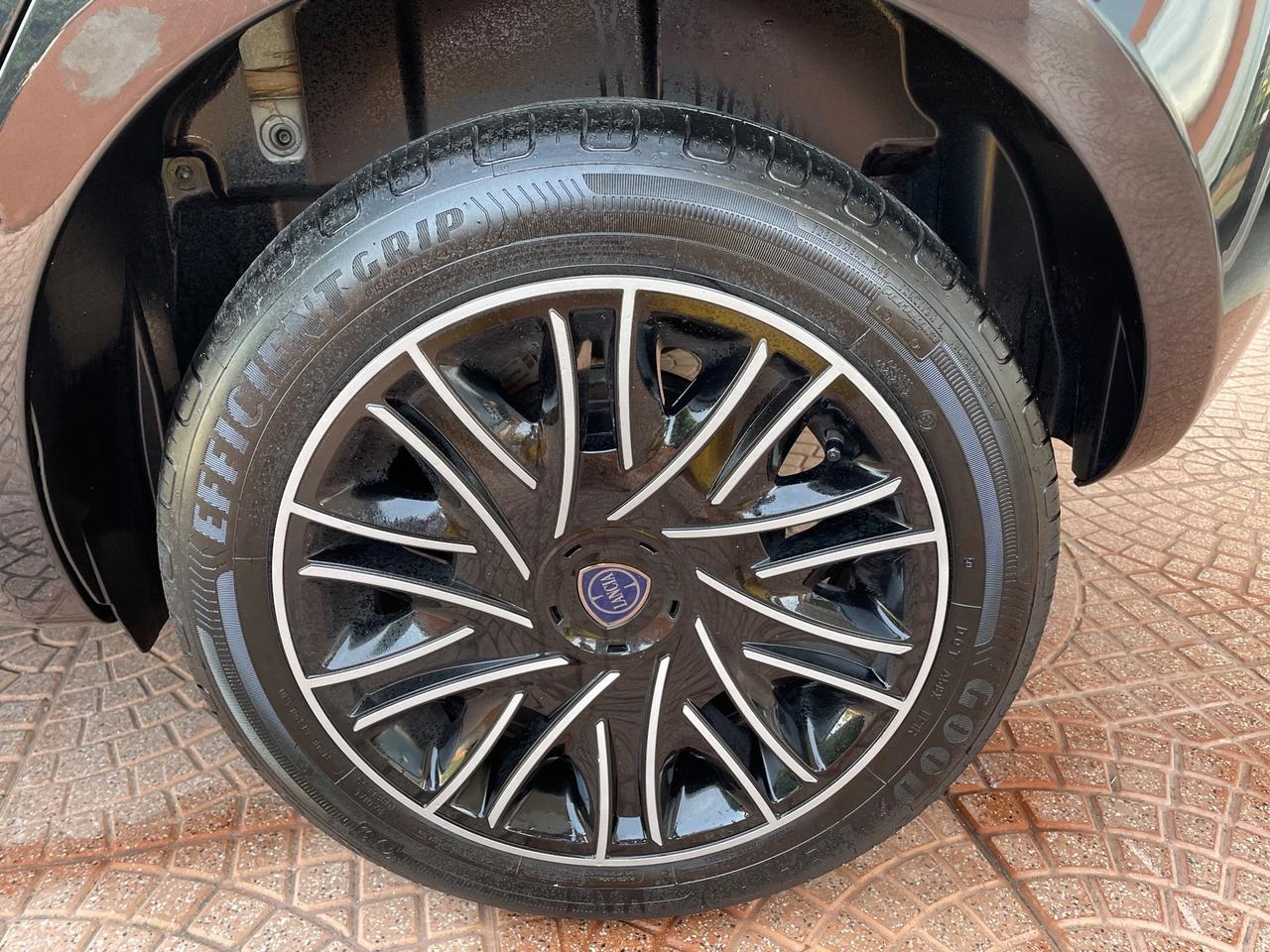 Lancia Ypsilon 1.0 5 porte S&S Hybrid full Gold OK Neopatentati