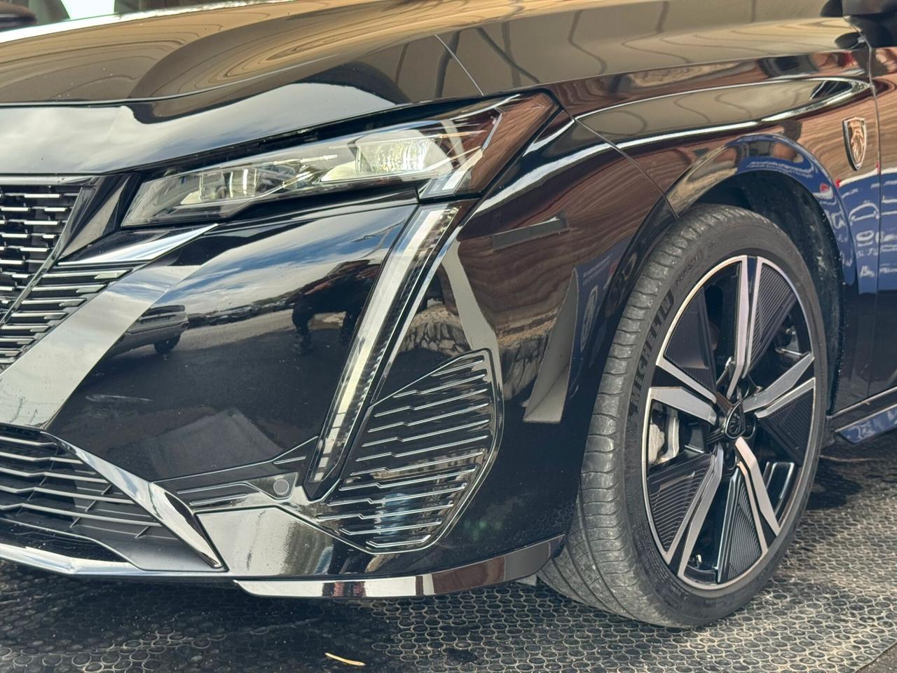 Peugeot 308 Hybrid 136 e-DCS6 GT