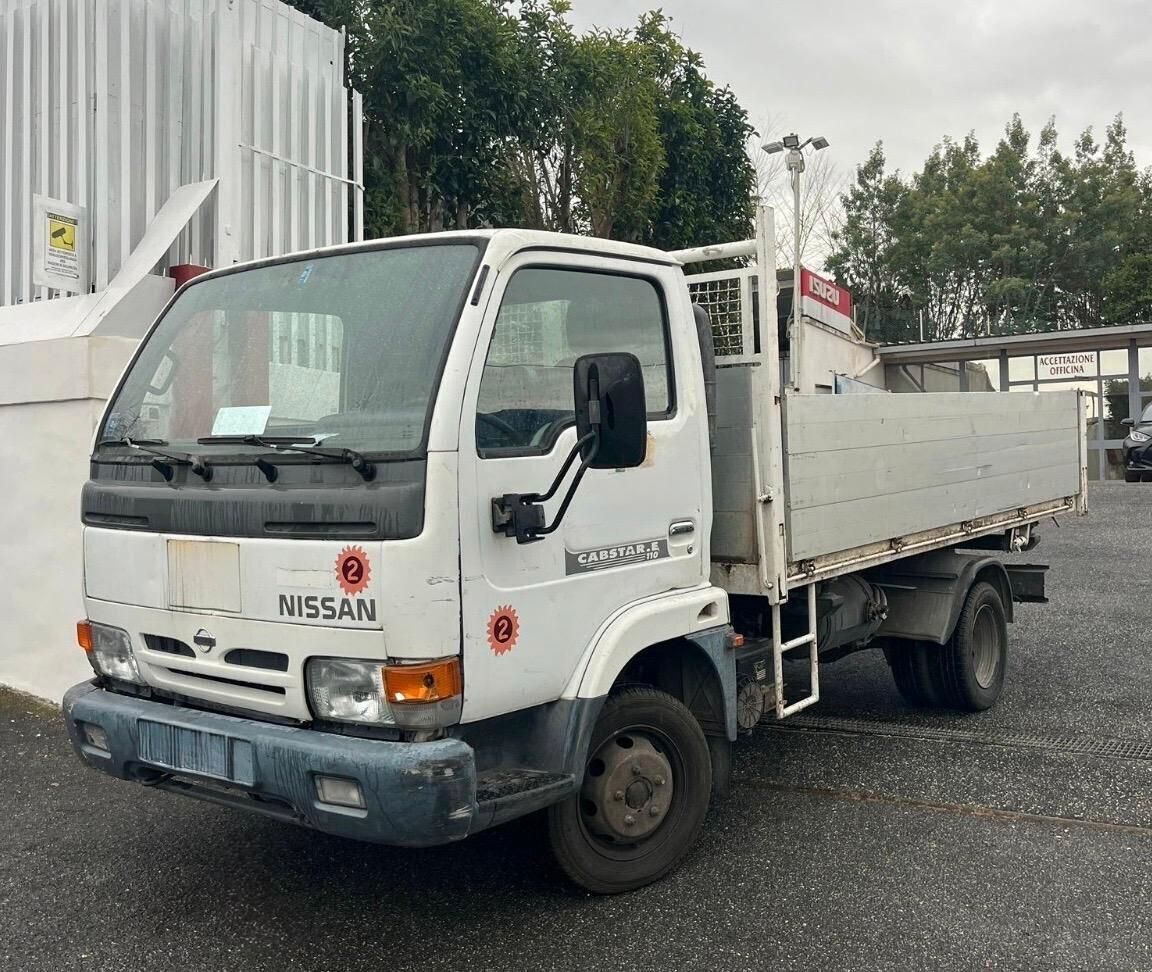 Nissan Cabstar E 110.35 3.0 Tdi con cassone ribaltabile trilaterale