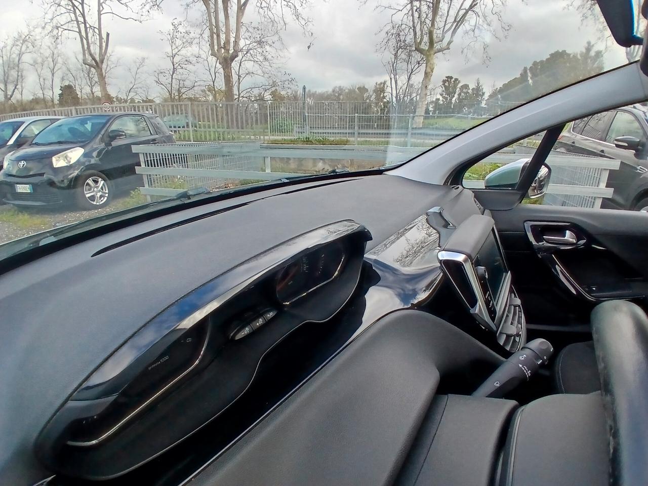 Peugeot 208 1.4 HDi 68 CV 5 porte Allure