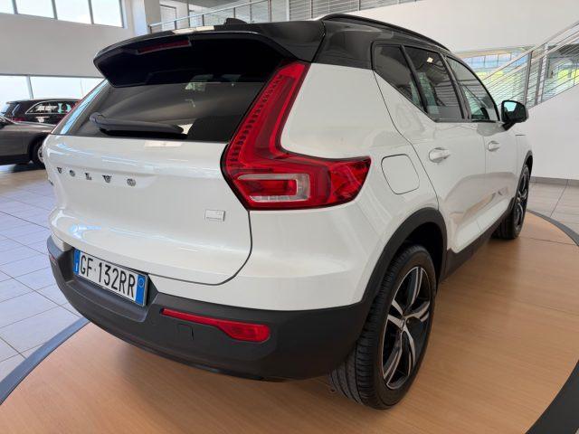 VOLVO XC40 T5 Recharge Plug-in Hybrid R-design