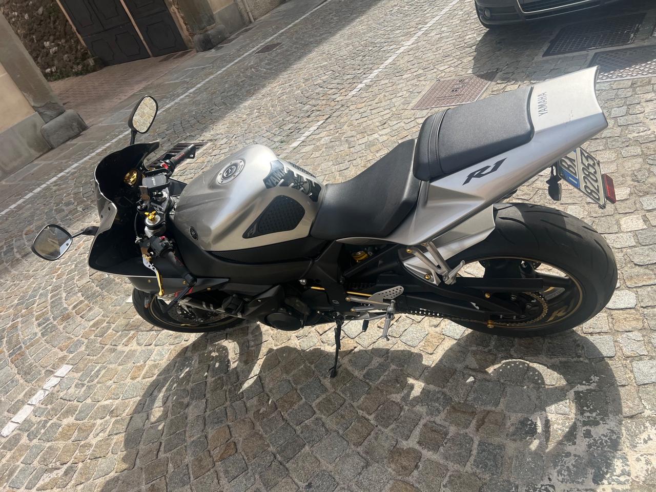 Yamaha YZF R1