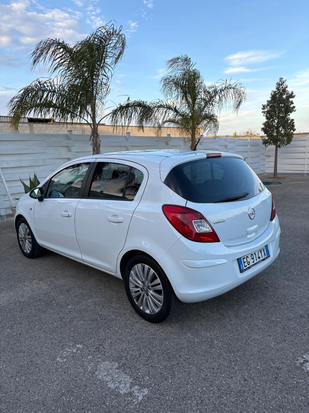 Opel Corsa 1.2 5 porte Cosmo