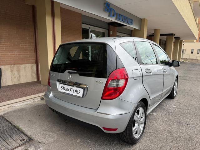 MERCEDES-BENZ A 180 CDI Premium