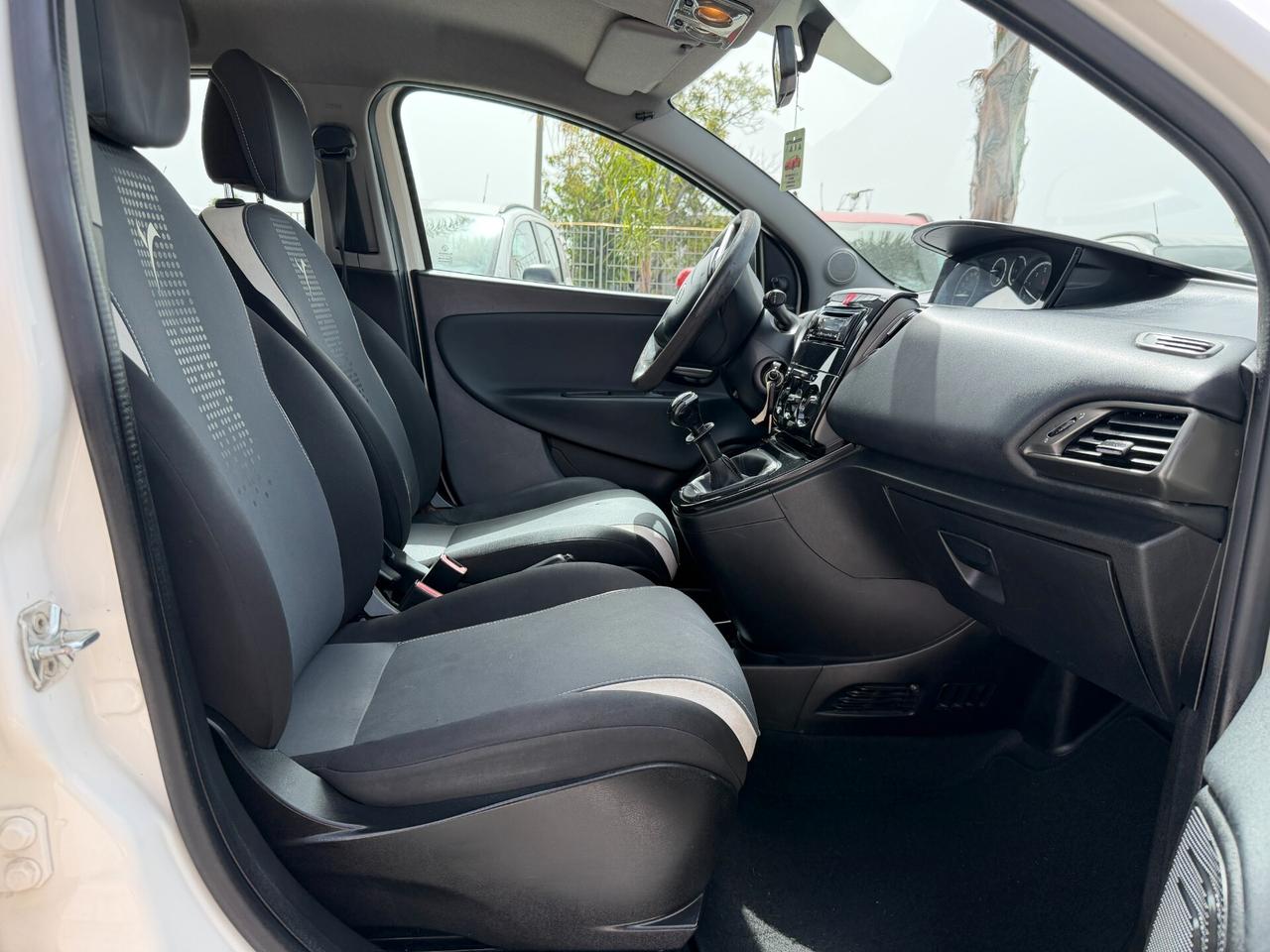LANCIA YPSILON 2015 1.2 BENZINA 69 CV