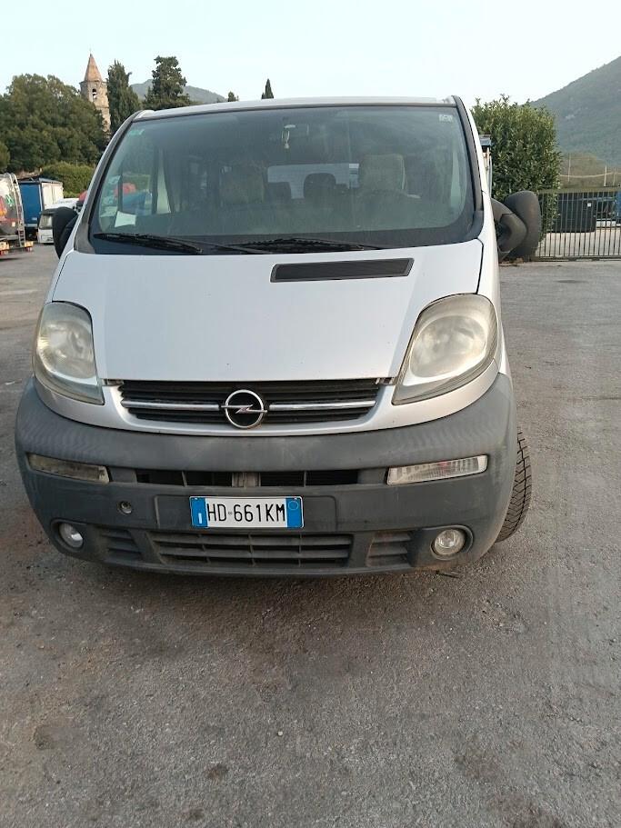 Opel Vivaro 27 1.9 DTI 8 posti + gancio traino