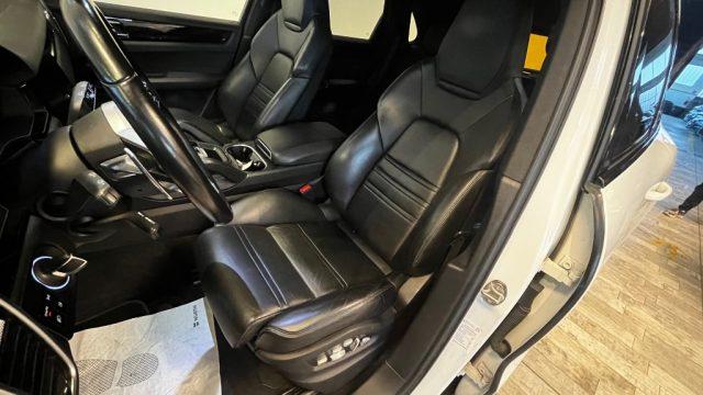 PORSCHE Cayenne 3.0 V6