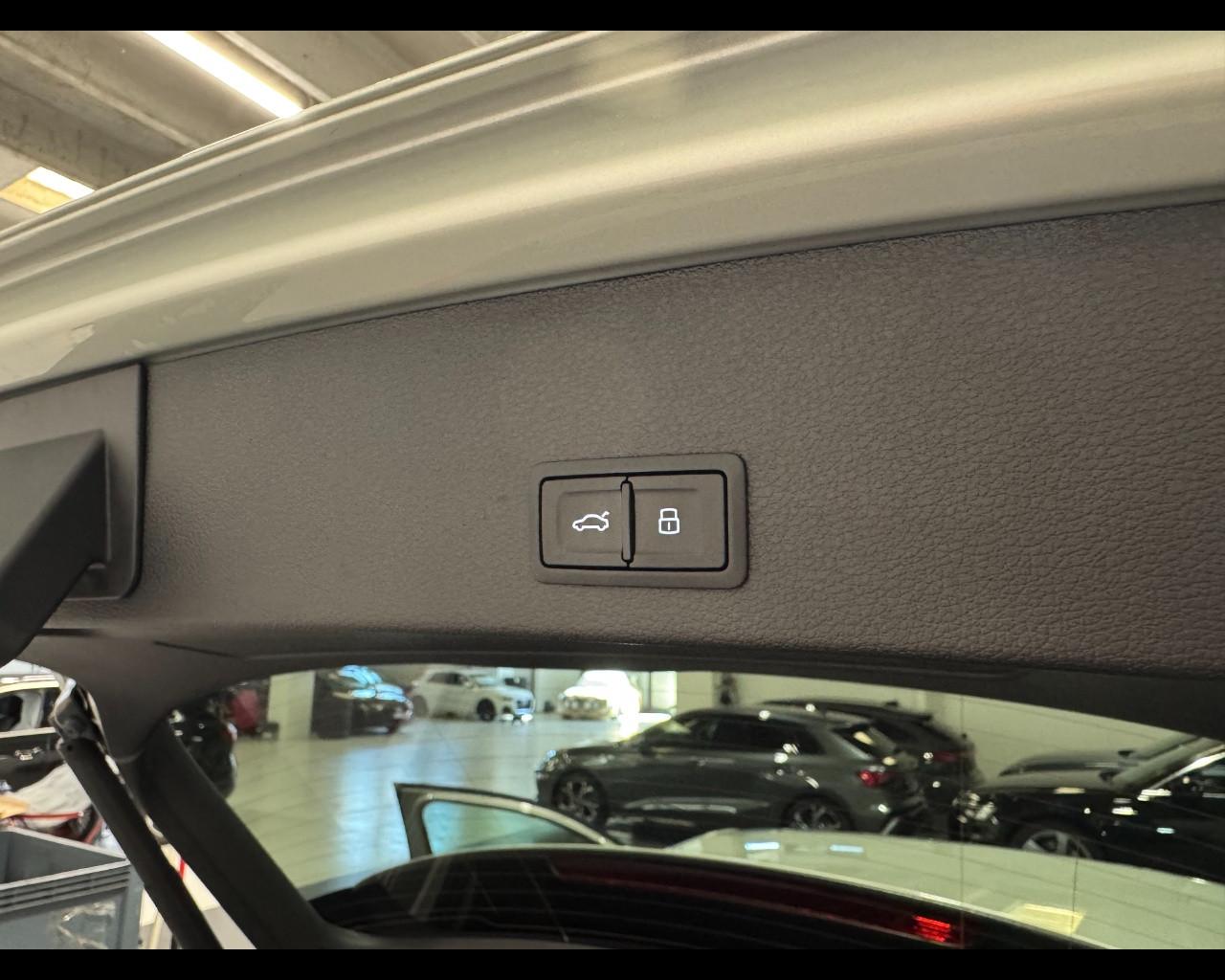 AUDI Q2 30 TFSI BUSINESS ADVANCED