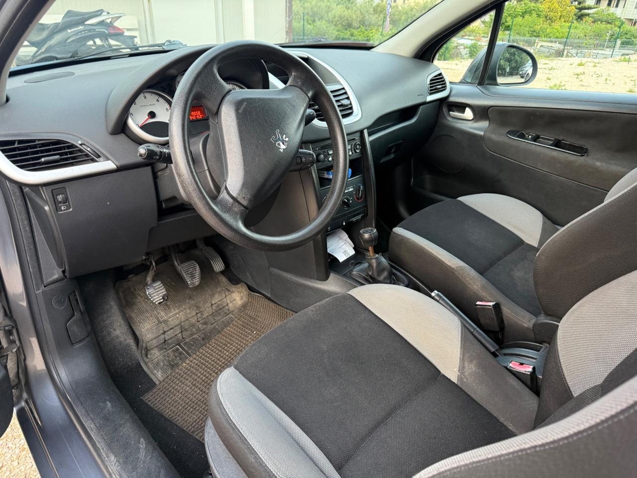 Peugeot 207 1.4 HDi 70CV NEOPATENTATI 1.590€