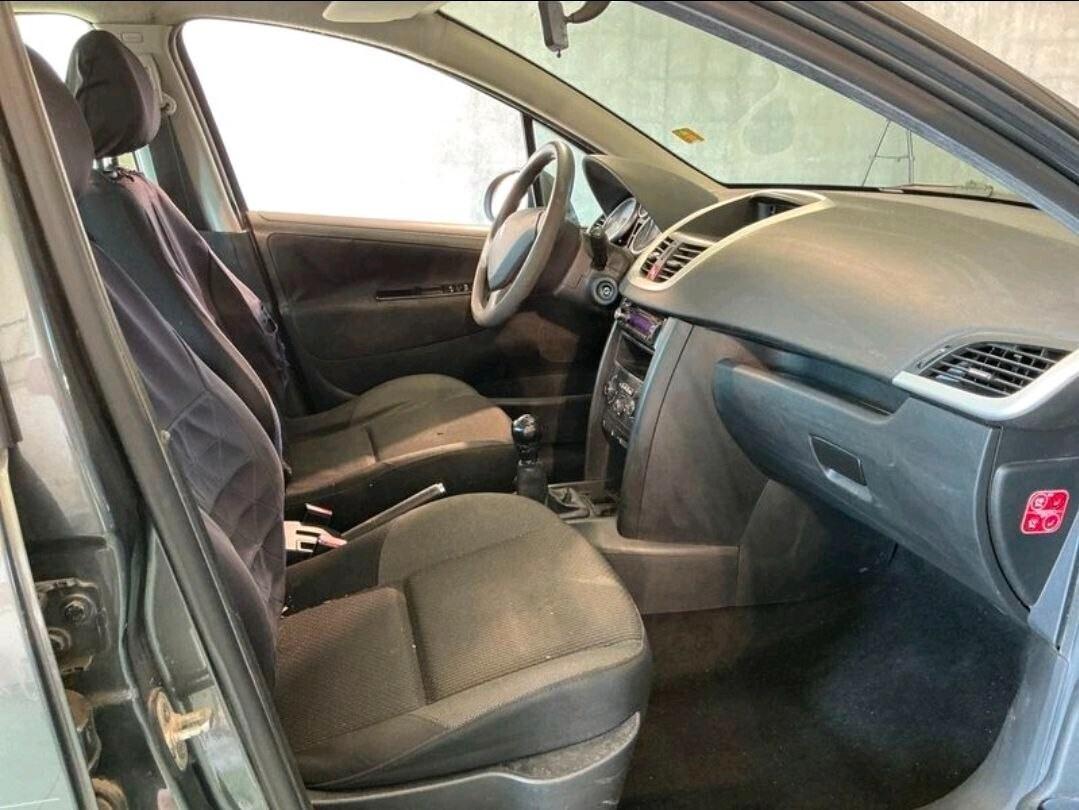 Peugeot 207 1.4 GPL anche Neopatentati