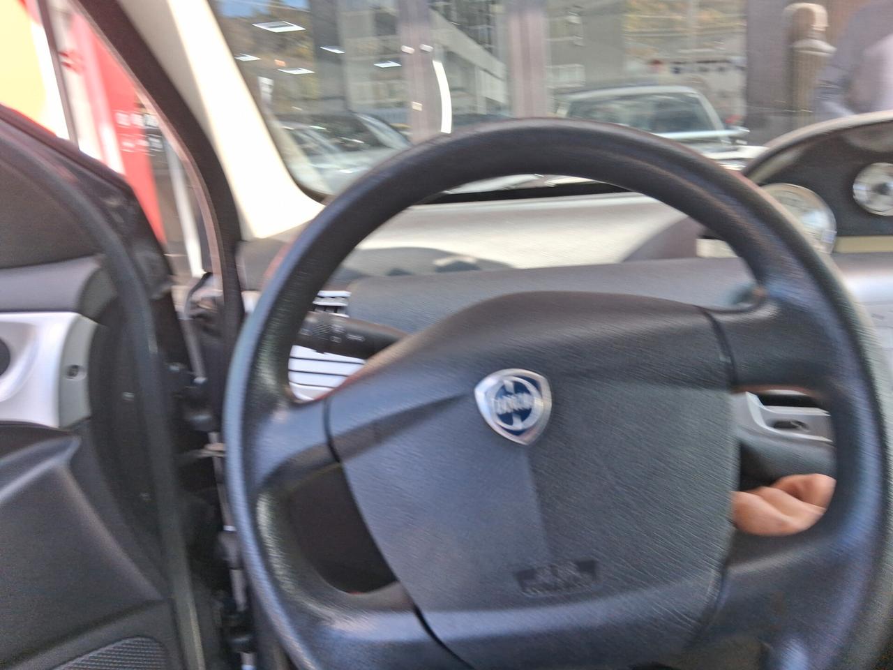 Lancia Ypsilon 1.3 MJT 75 CV Argento