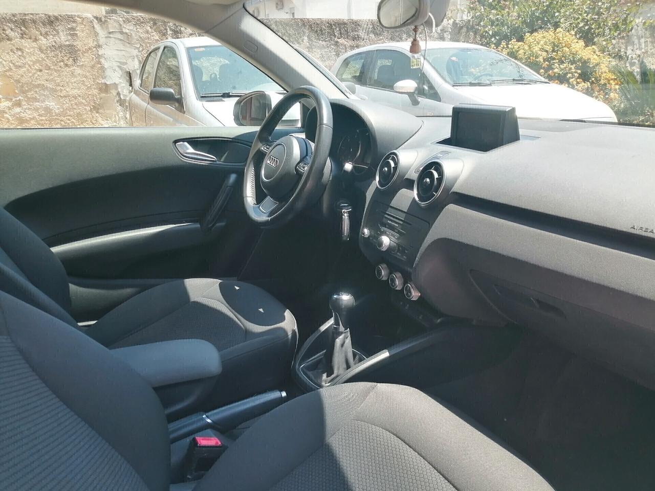 AUDI A1 1.6 TDI 90CV AMBITION 2013 BI-XENON