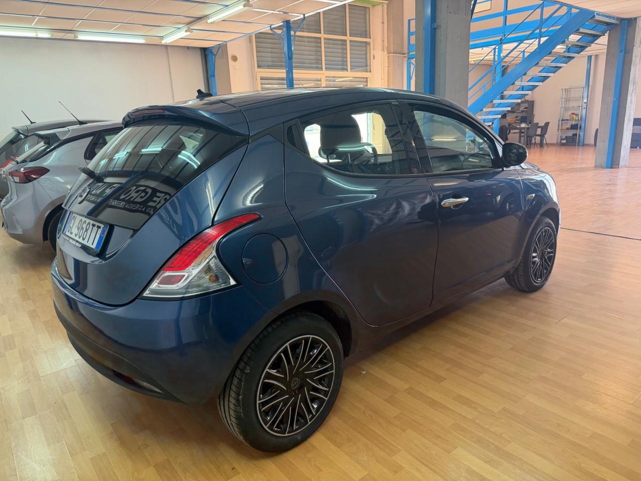 Lancia Ypsilon 1.0BENZ Hybrid 2022 NUOVA