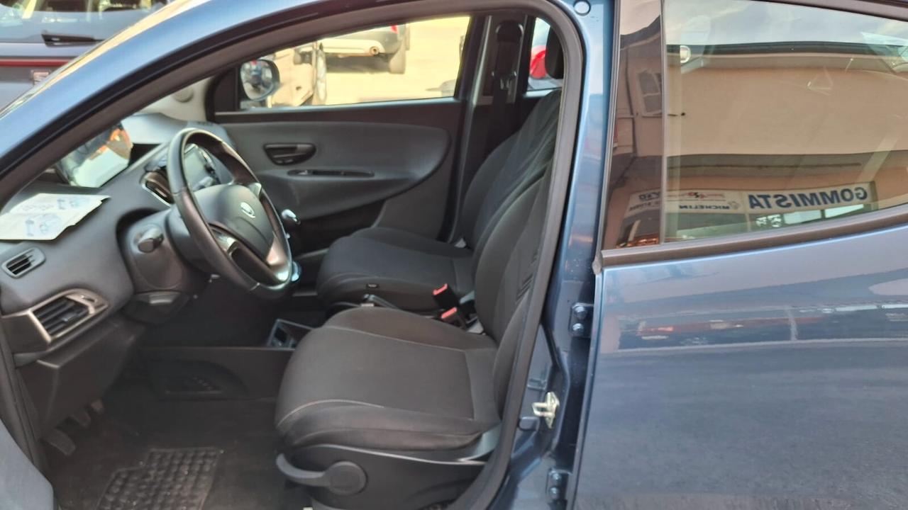 Lancia Ypsilon 1.0 FireFly 5 porte S&S Hybrid Gold