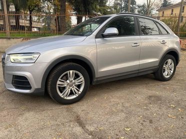 Audi Q3 2.0 TDI 120 CV business sport