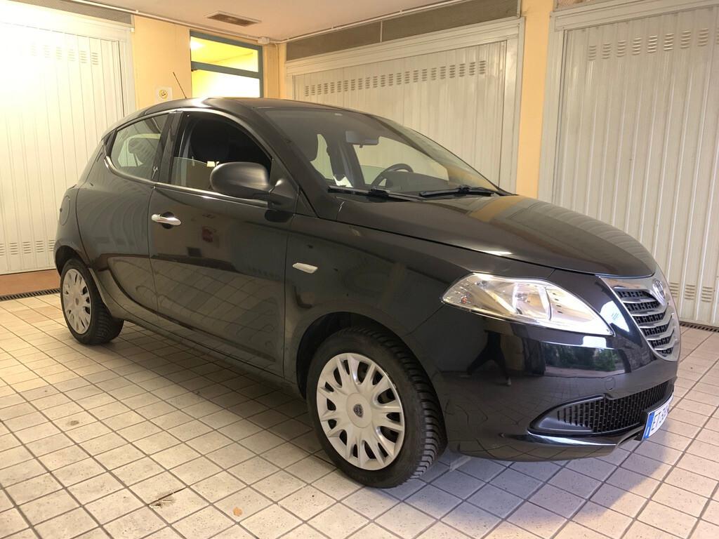 Lancia Ypsilon 1.2 69 CV 5 porte S&S Silver