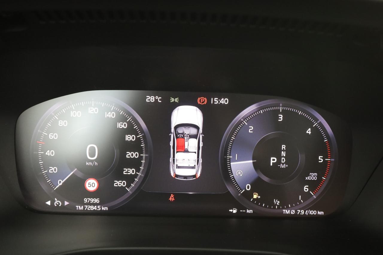 VOLVO XC40 (2017--->) XC40 D3 AWD Geartronic Business Plus/Momentum Pro