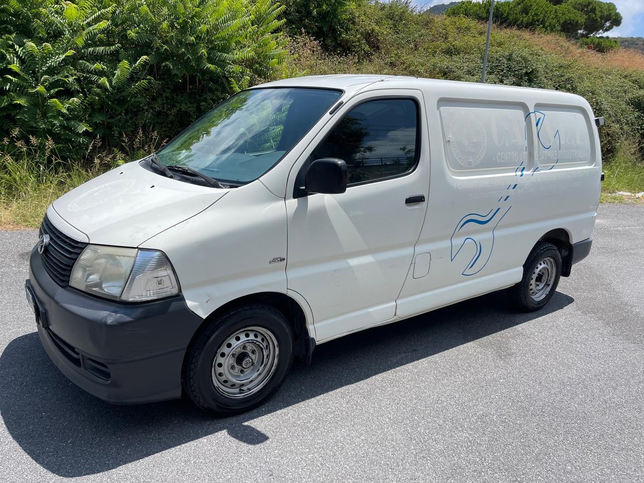 Toyota Hiace 2.5 D-4D Van