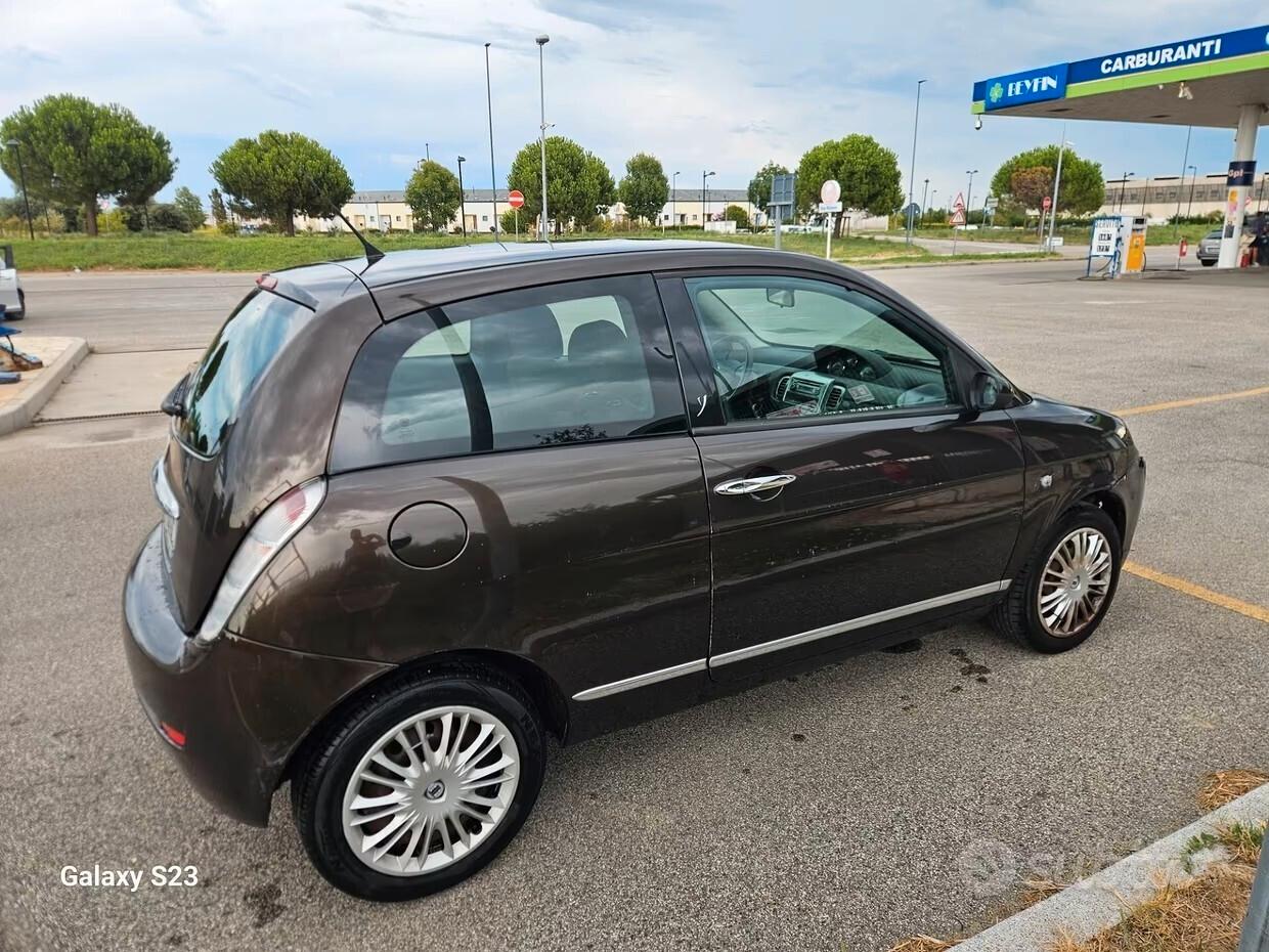 Lancia Ypsilon 1.3 MJT 75 CV Platino