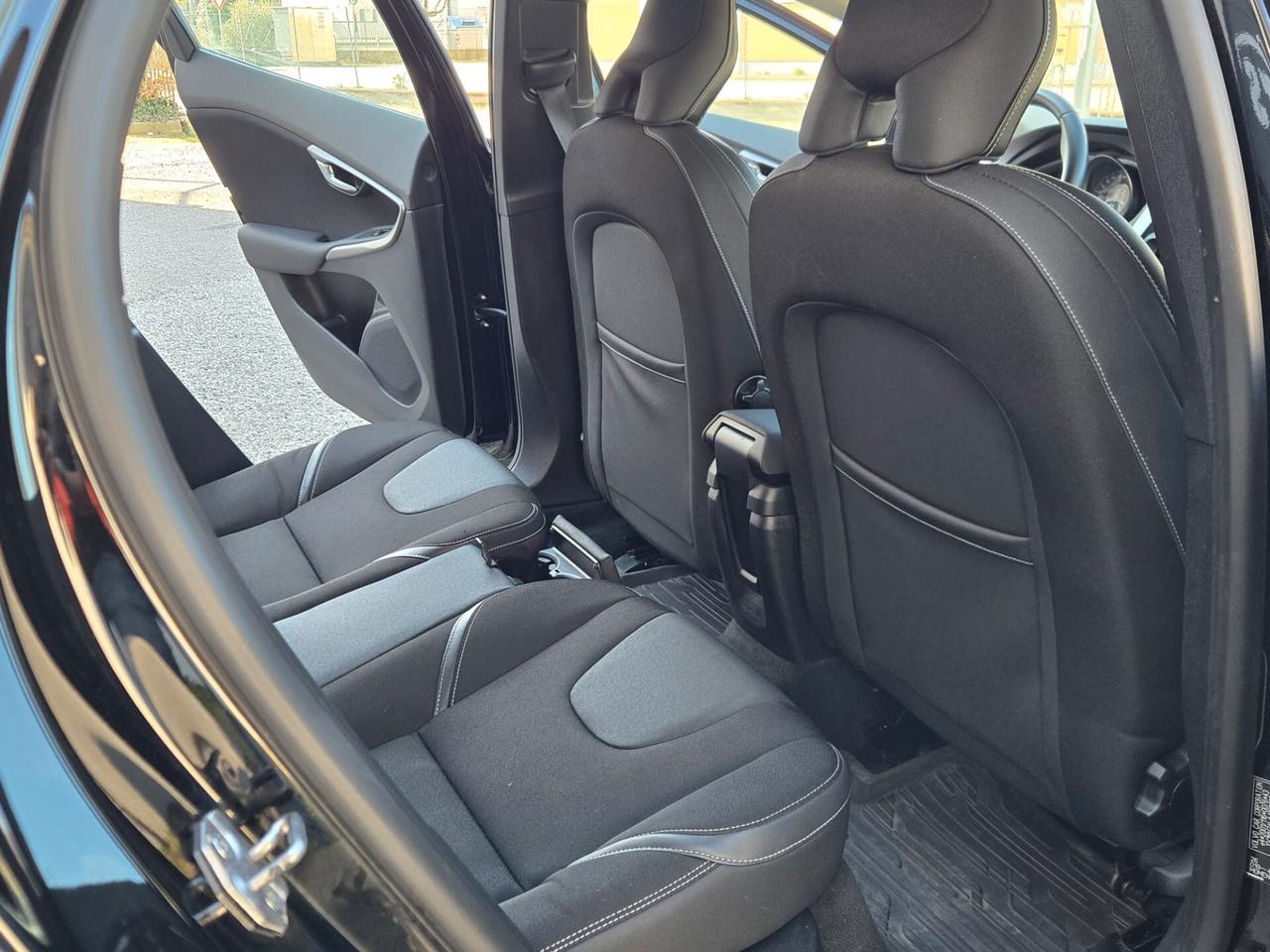 VOLVO V40 D2 MOMENTUM 2.0 DIESEL