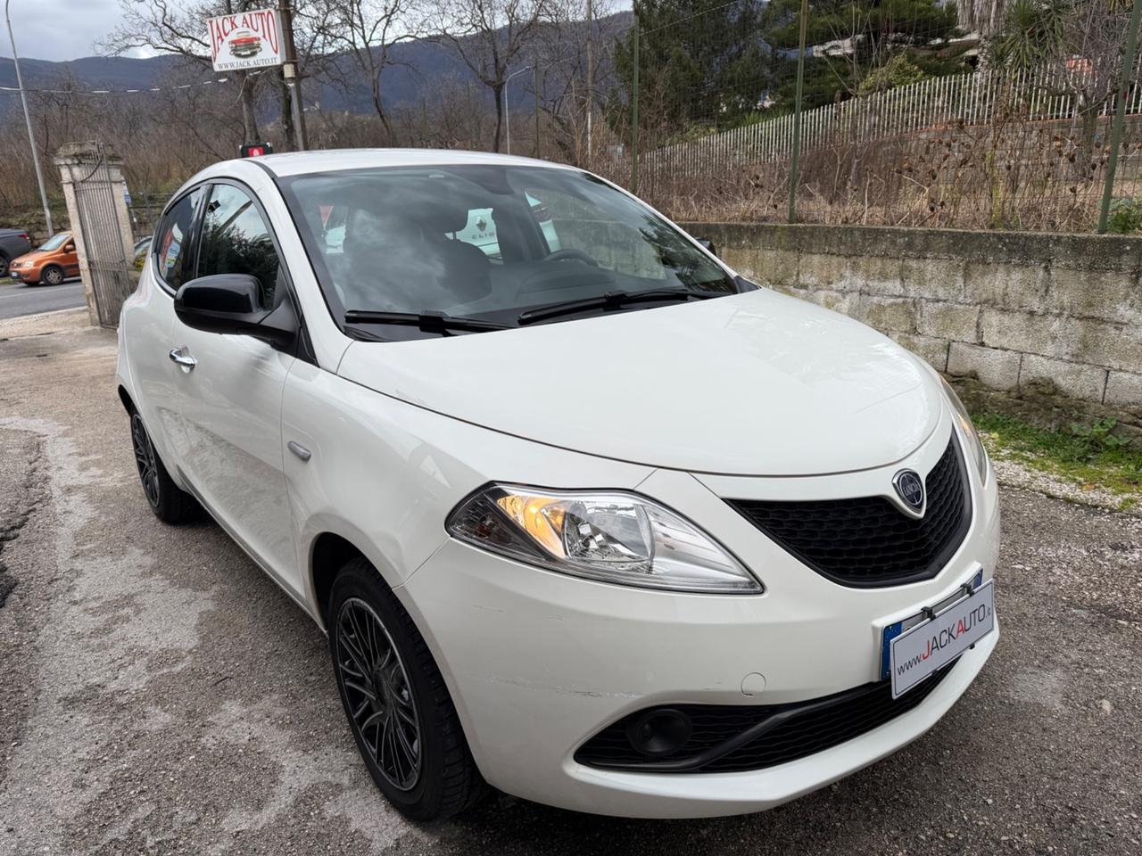 Lancia Ypsilon 1.2 69 CV 5 porte GPL Ecochic Gold