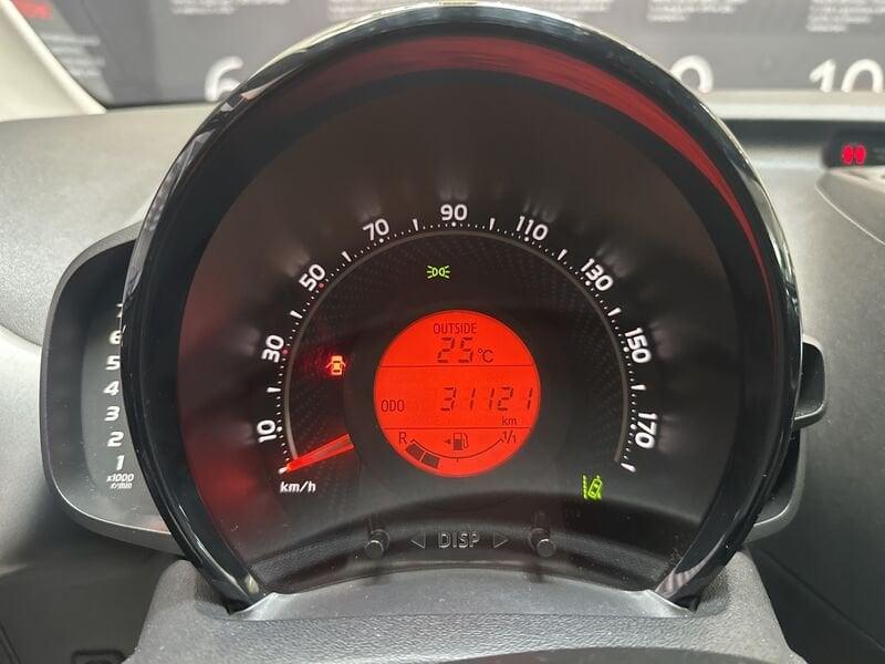 Toyota Aygo Aygo Connect 1.0 VVT-i 72 CV 5 porte x-play