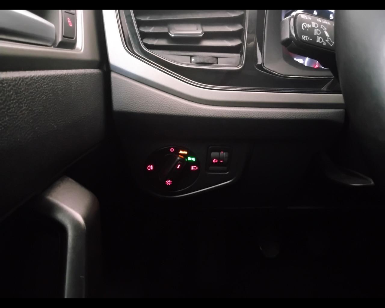 VOLKSWAGEN Polo VI 2017 - Polo 5p 1.0 mpi Comfortline 75cv