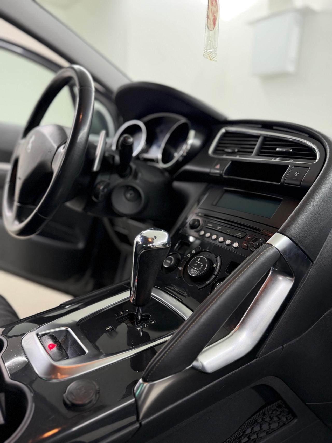 Peugeot 3008 (anno 2011)CAMBIO AUTOMATICO