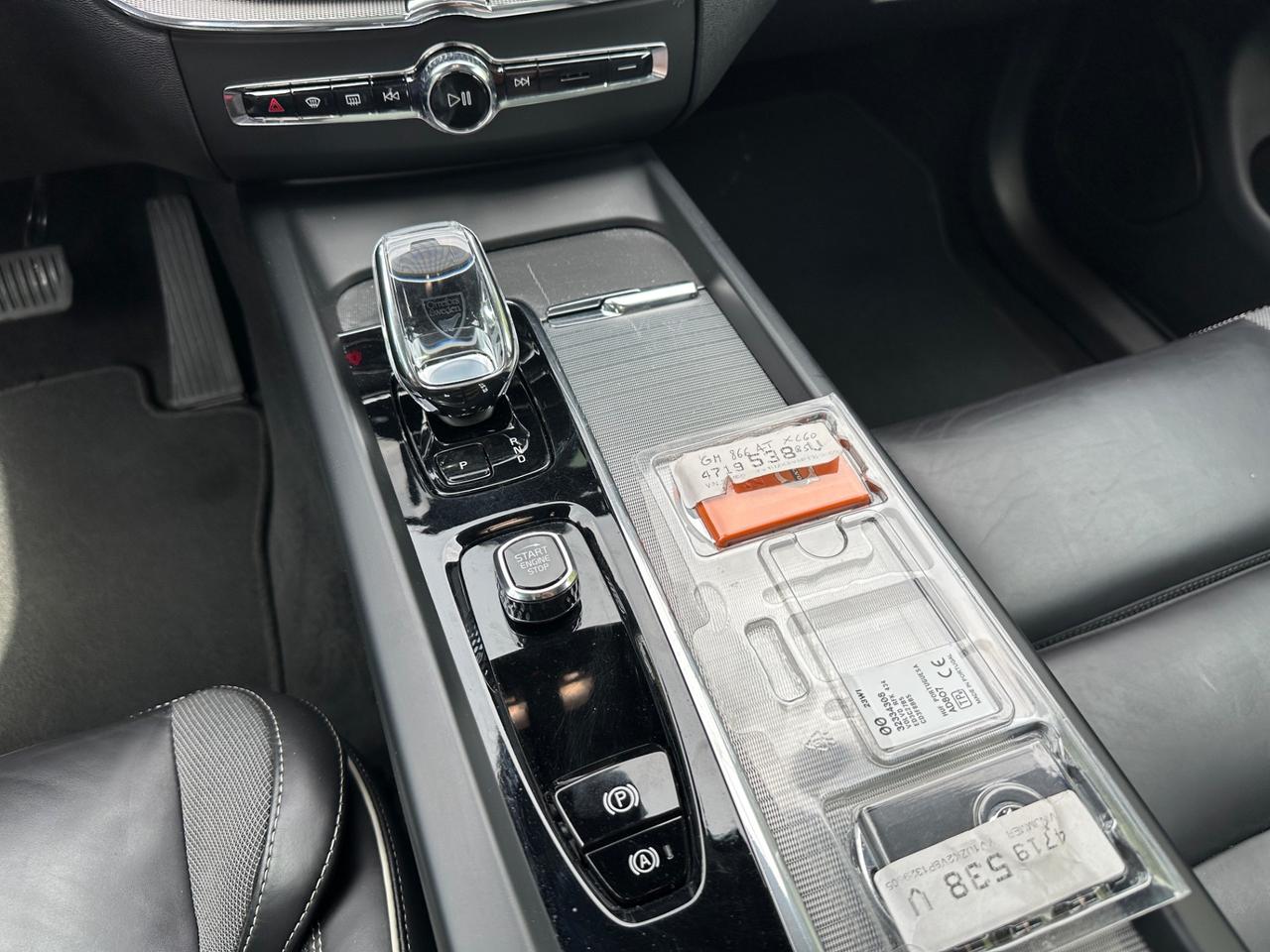 Volvo XC 60 B5 (d) AWD Ultimate Dark - 2023