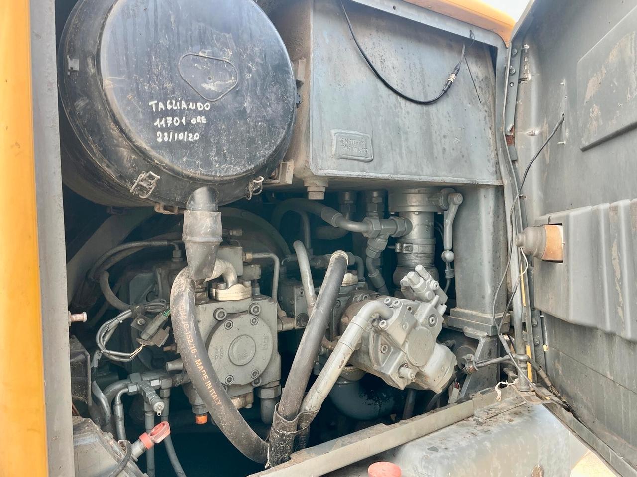 PALA GOMMATA LIEBHERR L 554 -